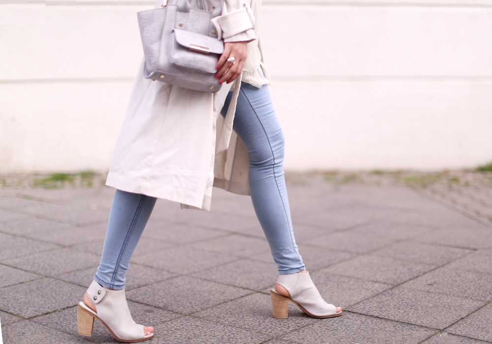 nude outfit - details_beine_quer