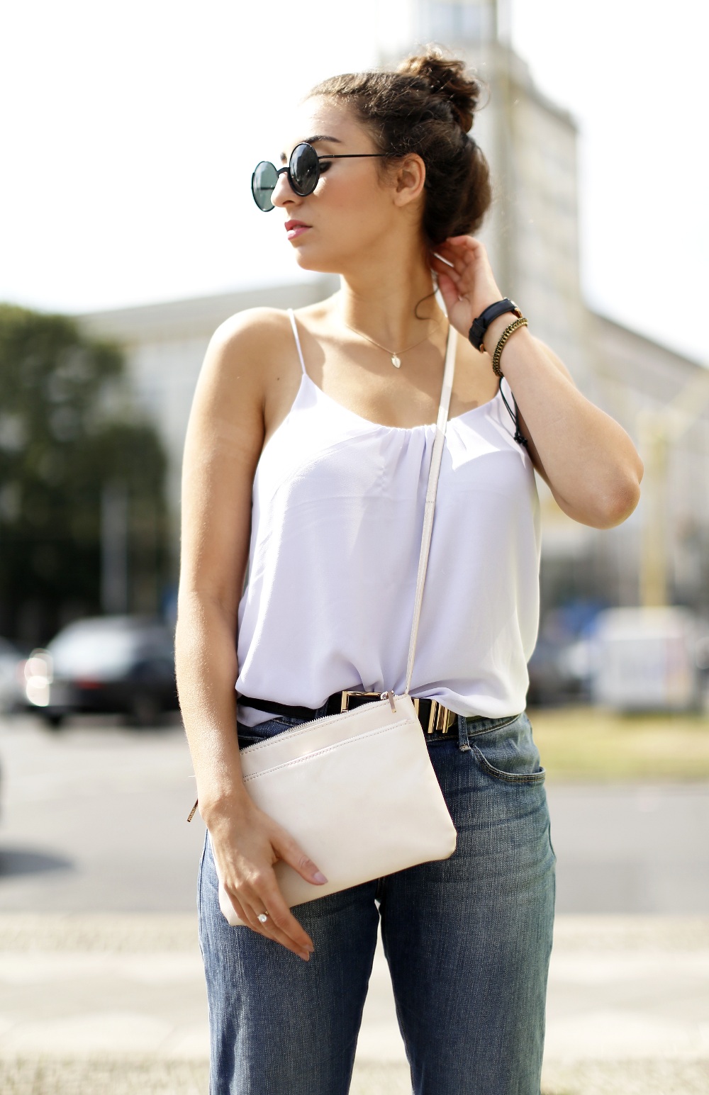 H&M Boyfriend Jeans Clarks Geta Sandals Round Sunglasses Strappy Top Fashionblogger Modeblog Berlin Samieze