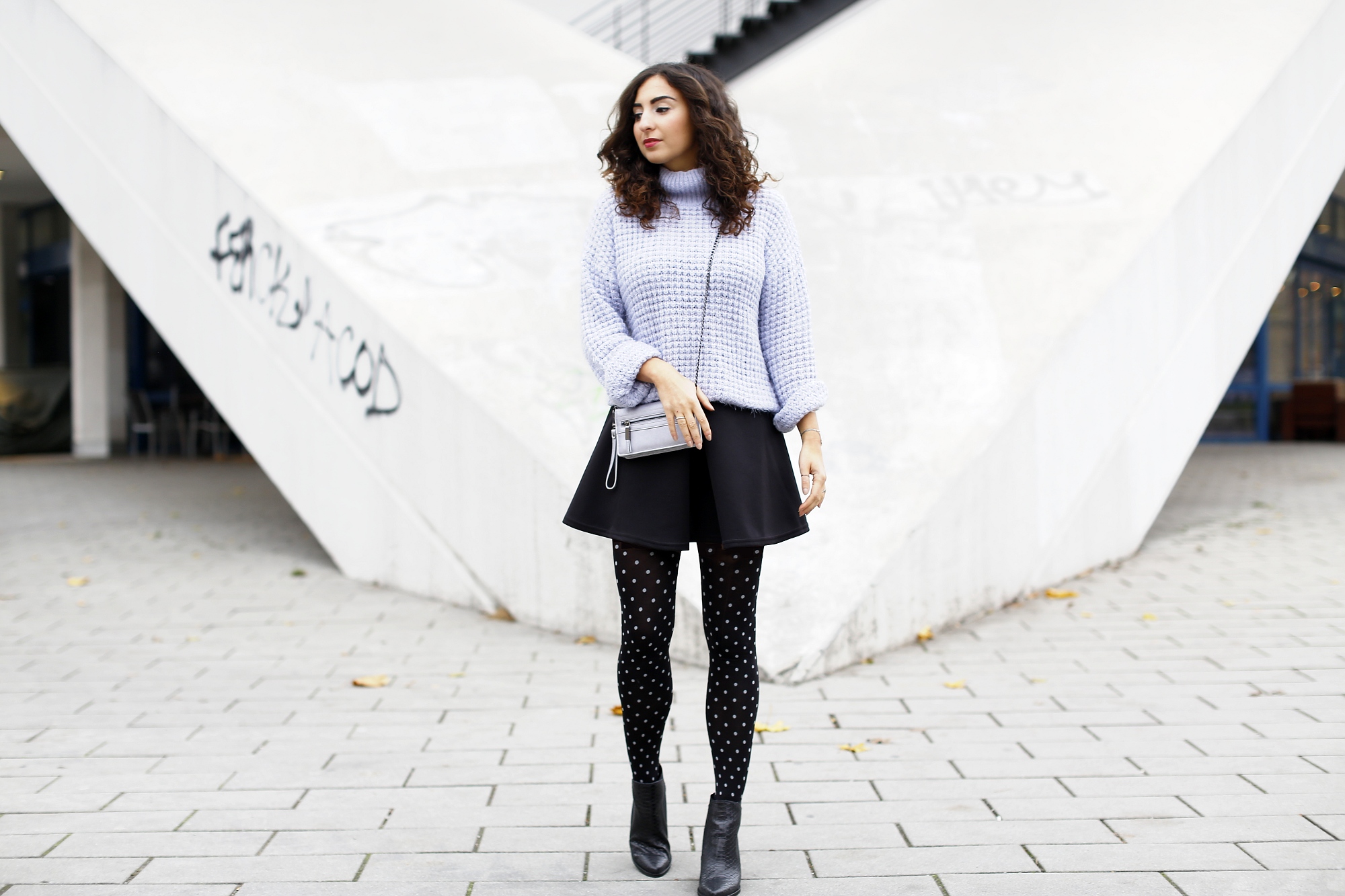 Black Pointed Booties light blue tutleneck sweater skater skirt in winter girly skirt in winter dotted tights pantihoses pointed booties silver detials accessoiry ice blue baby blue bershka sweater modeblog berlin streetstyle preppy look