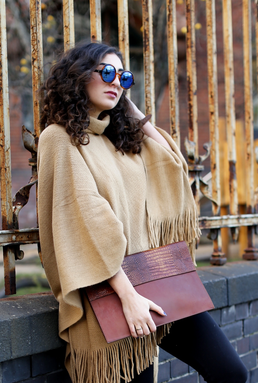 beige new look camelfringe poncho rollneck turtleneck cape blue suede boots plateau peter kaiser brown clutch leggings cape streetstyle winter look