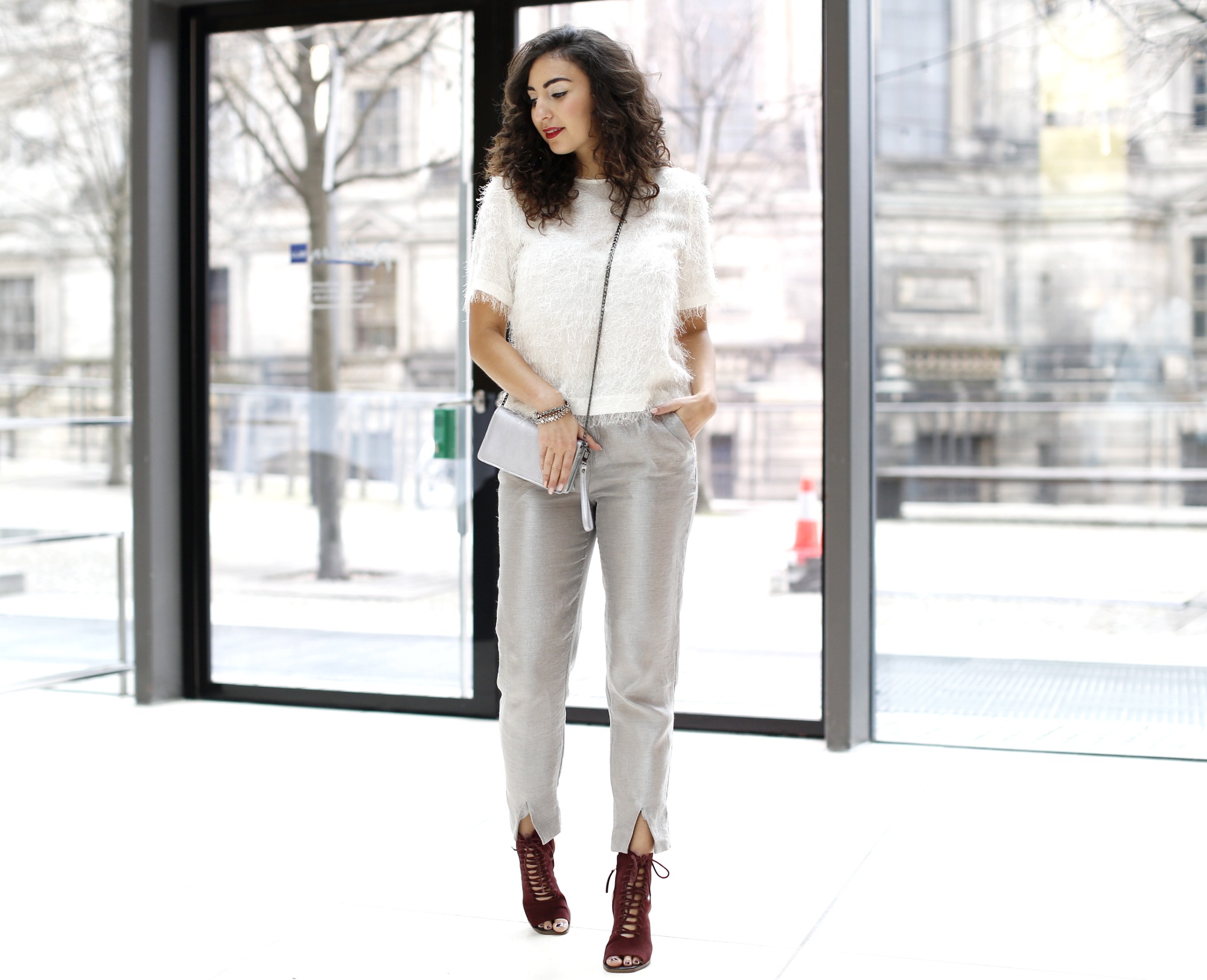 Dinner Outfit New Years Eve silver pants white fluffy top zara fashionblog outfit blog samieze inspiration silvester look metallic trousers H&M marc b