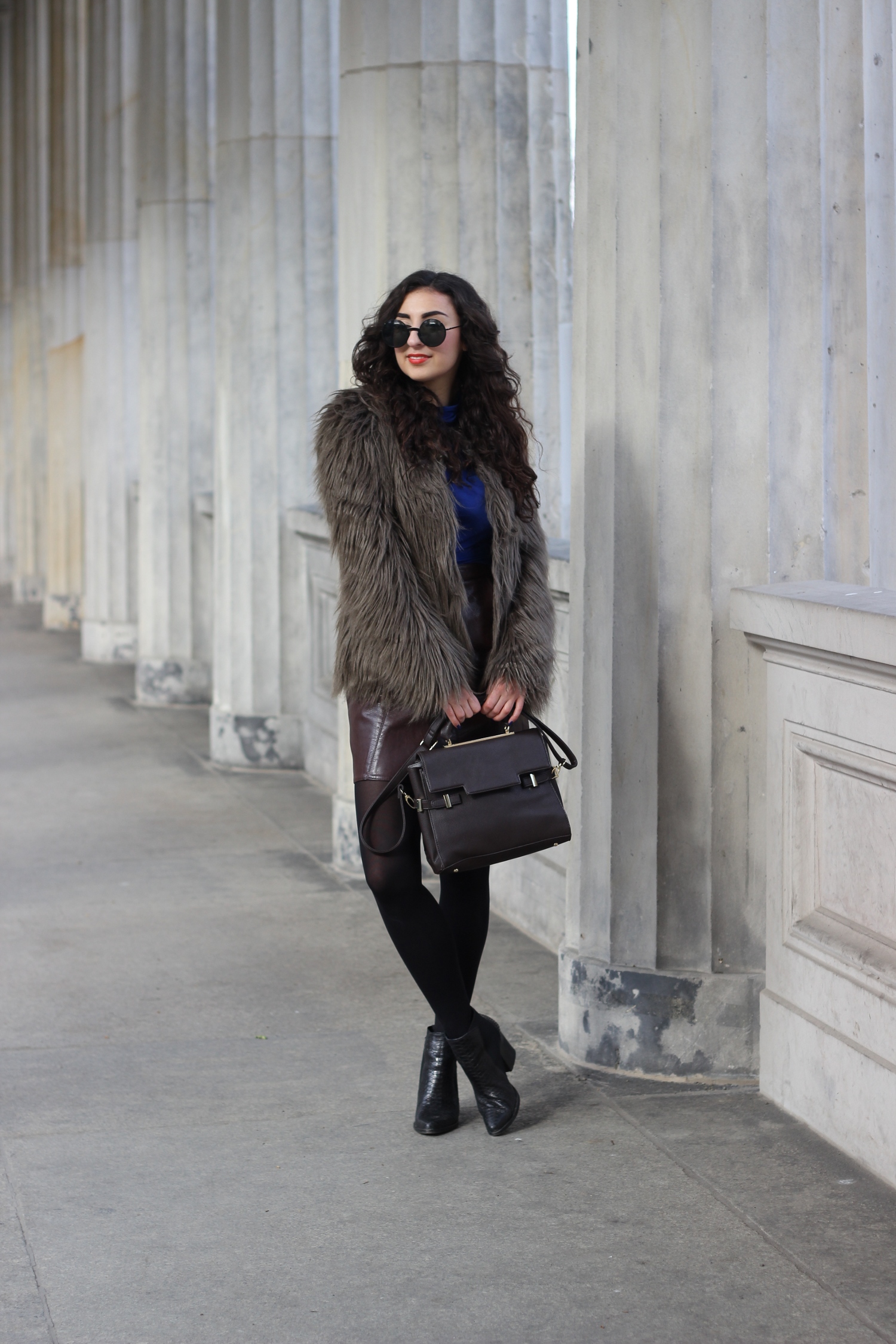 Only Brown Faux Fur Jacket and Skirt Leather Skirt Zara Streetstyle Fashionblog Outfit Blogpost Samieze Fashionweek Retro JustFab Bag qualitiy cobalt brown