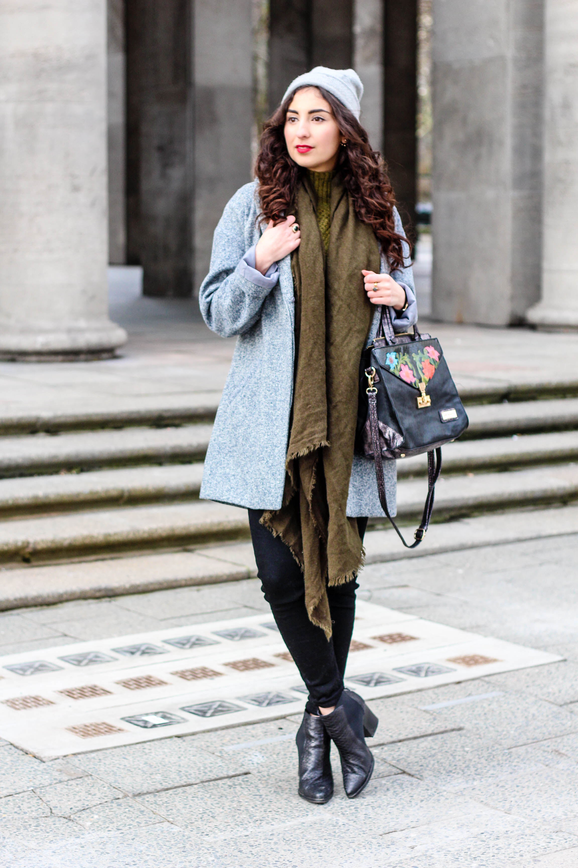 Zara Khaki Scarf Grey Oversize Coat Oasis Frühlingsmantel Streetstyle Casual Fashionblogger Blog Samieze grüner Schal bla