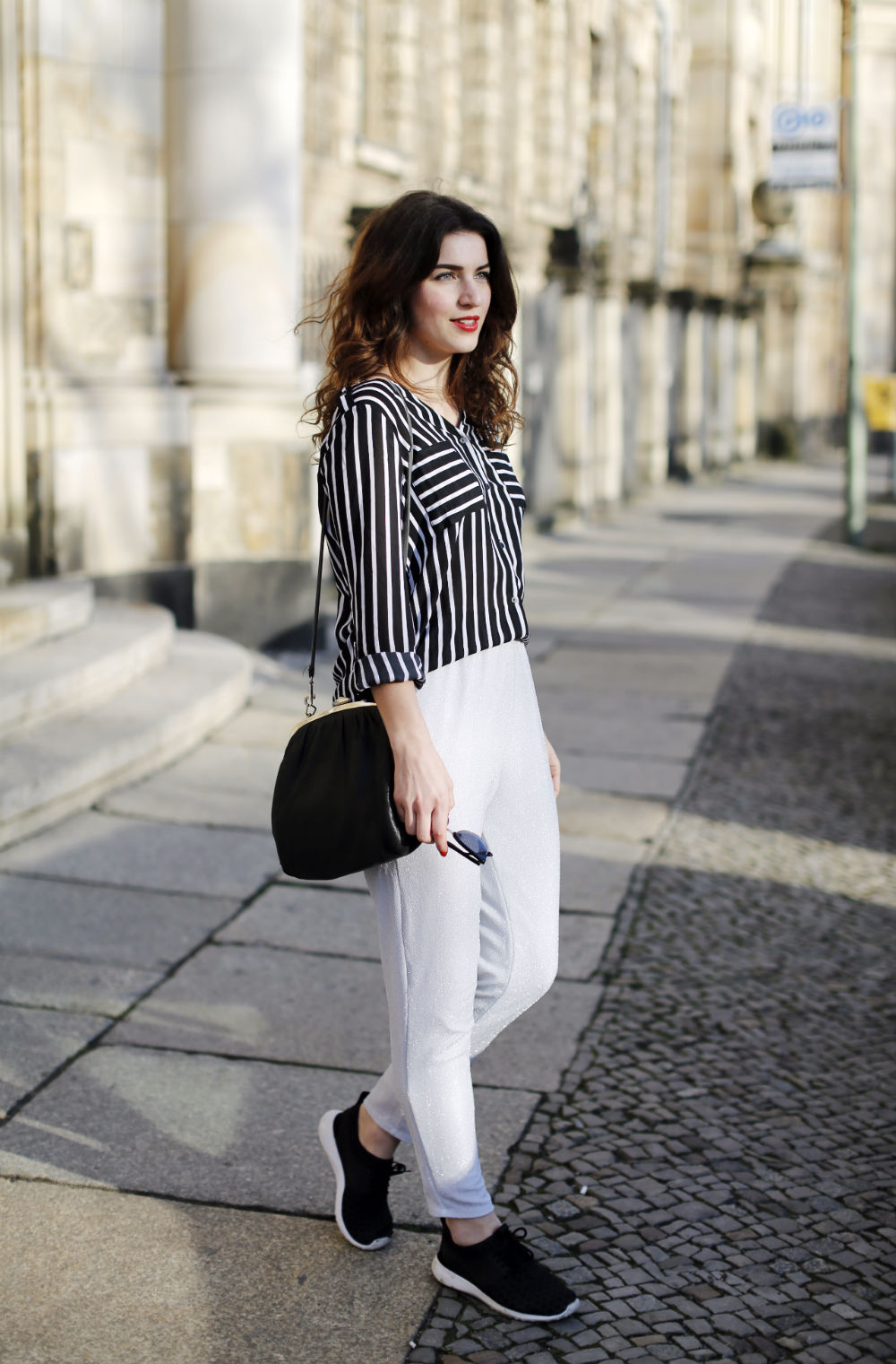 monki silver pants glitter jogging striped stripes shirt blouse h&m nike juvenate black white look streetstyle outfit