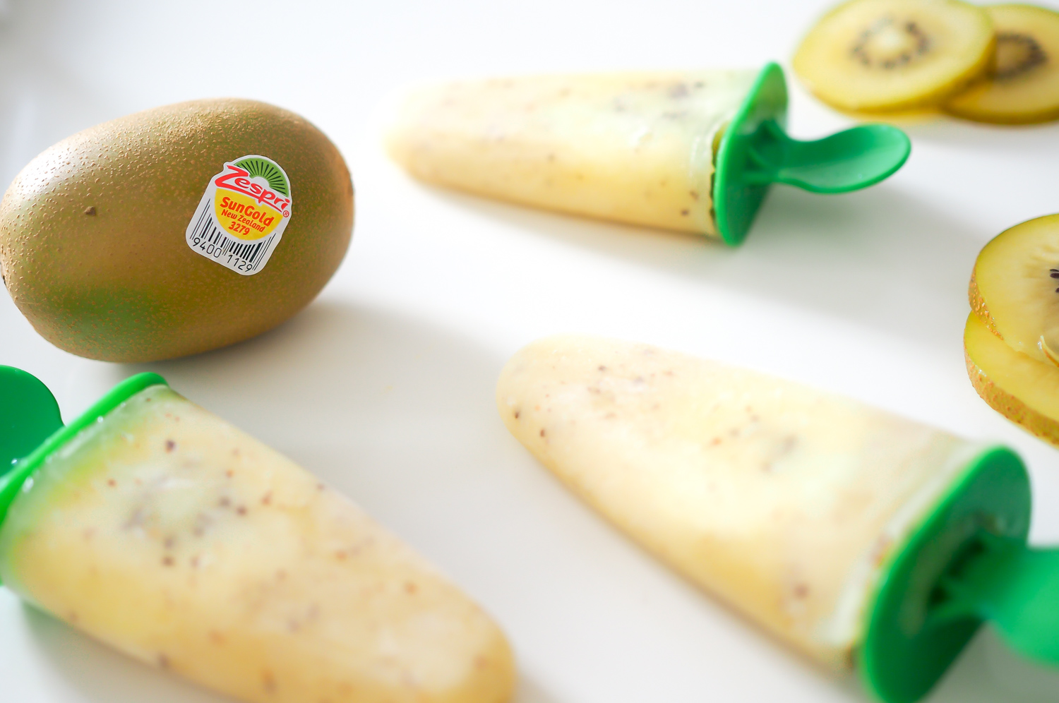 wpid-zespri-kiwi-sungold-popsicle-recipe-eis-am-stiel-rezept-sommer-snack-erfrischung-chia-kokosmilch-coconut-samieze-foodblog-foodie-7.jpg.jpeg