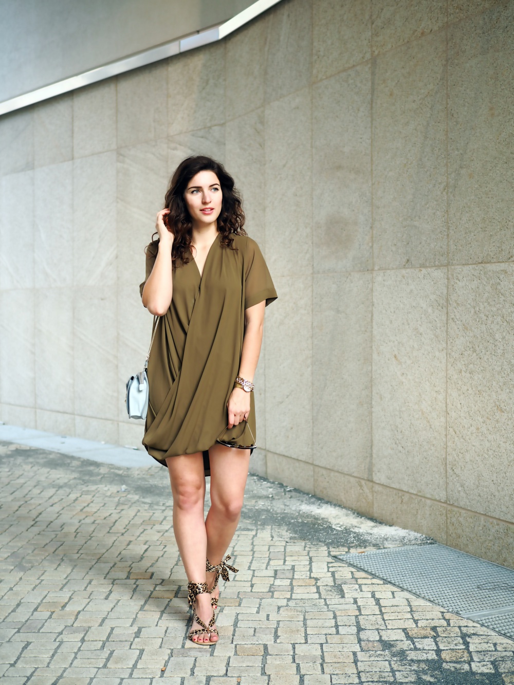 topshop-wrapped-dress-summer-streetstyle-zara-bag-khaki-chifffon-berlin-fashion 