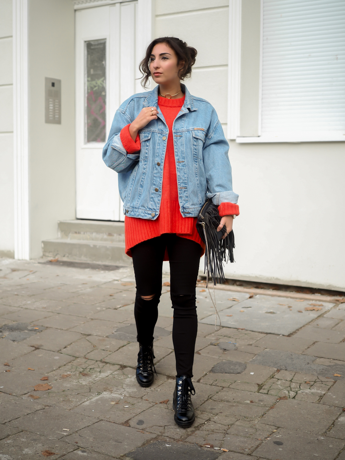 Zara Red Oversize Sweater roter pullover look ivyrevel choker halsband jeansjacke grunge style punk casual edgy look tezenis german fashionblog streetstyle blog berlin samieze deutschland-11