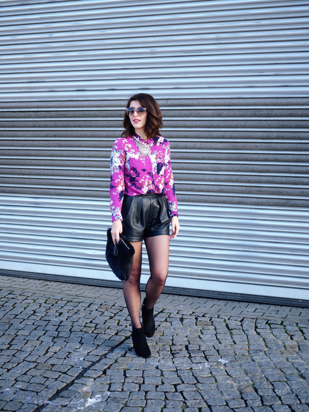 oasis floral shirt leather shorts party weekend outfit streetstyle look blog berlin samieze fashion inspiration trend 