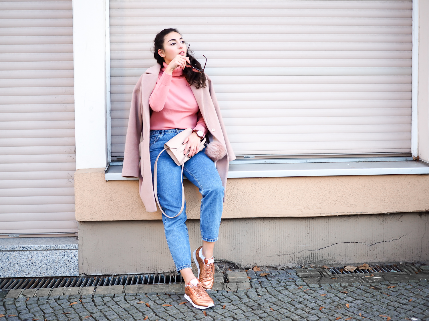 pink coat copper reeboks faces of stockholm pull and bear mom jeans sneaker girl look gerry weber candy colors sweater winter look samieze fashionblogger modeblog berlin-13