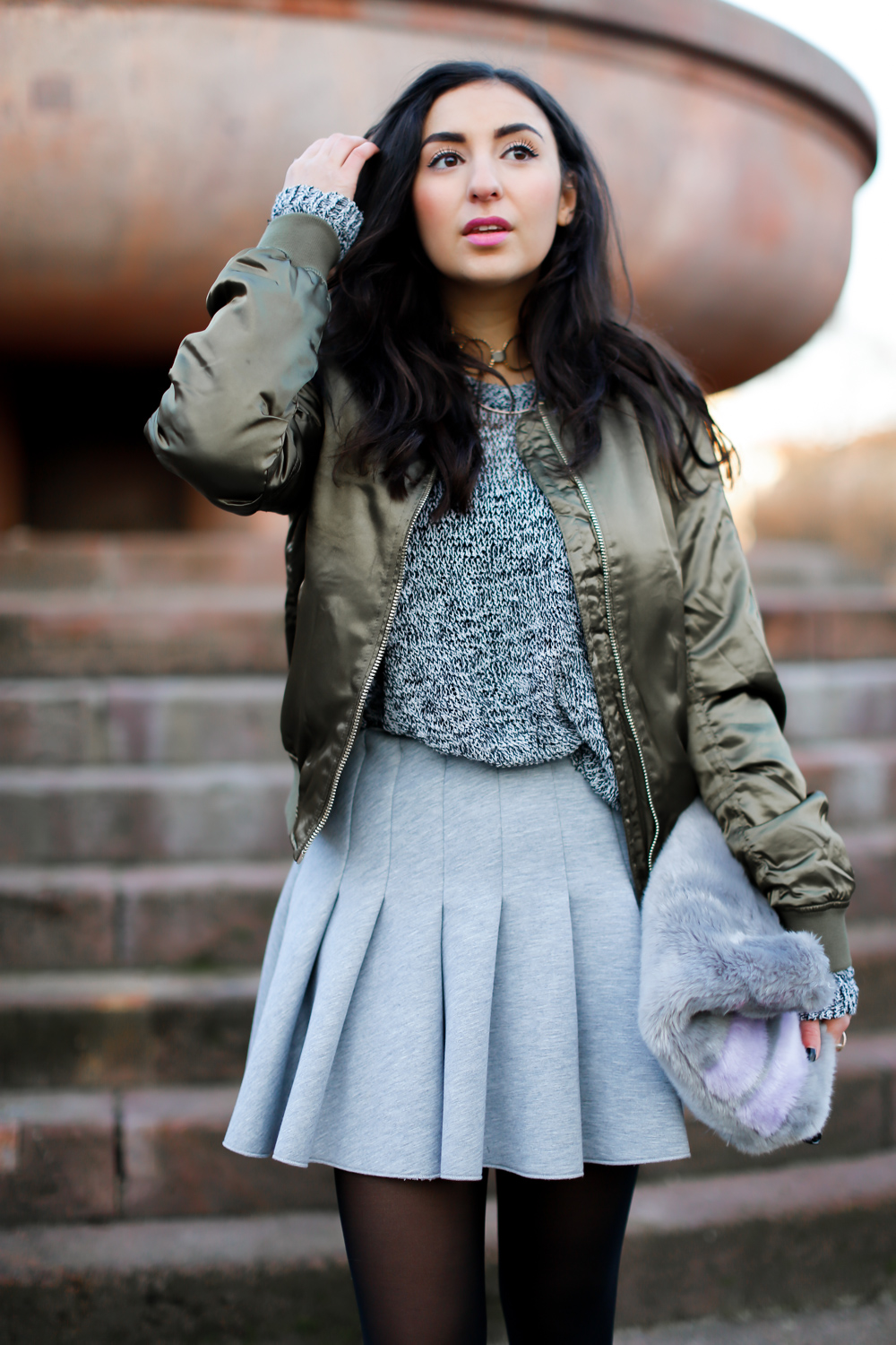 topshop olive bomber jacket skater skirt H&M preppy look peperosa black booties fluffy bag grey khaki streetstyle casual winterlook winter outfit samieze fashionblog blogger berlin deutschland sif jakobs ring necklace jewelry ivyrevel choker