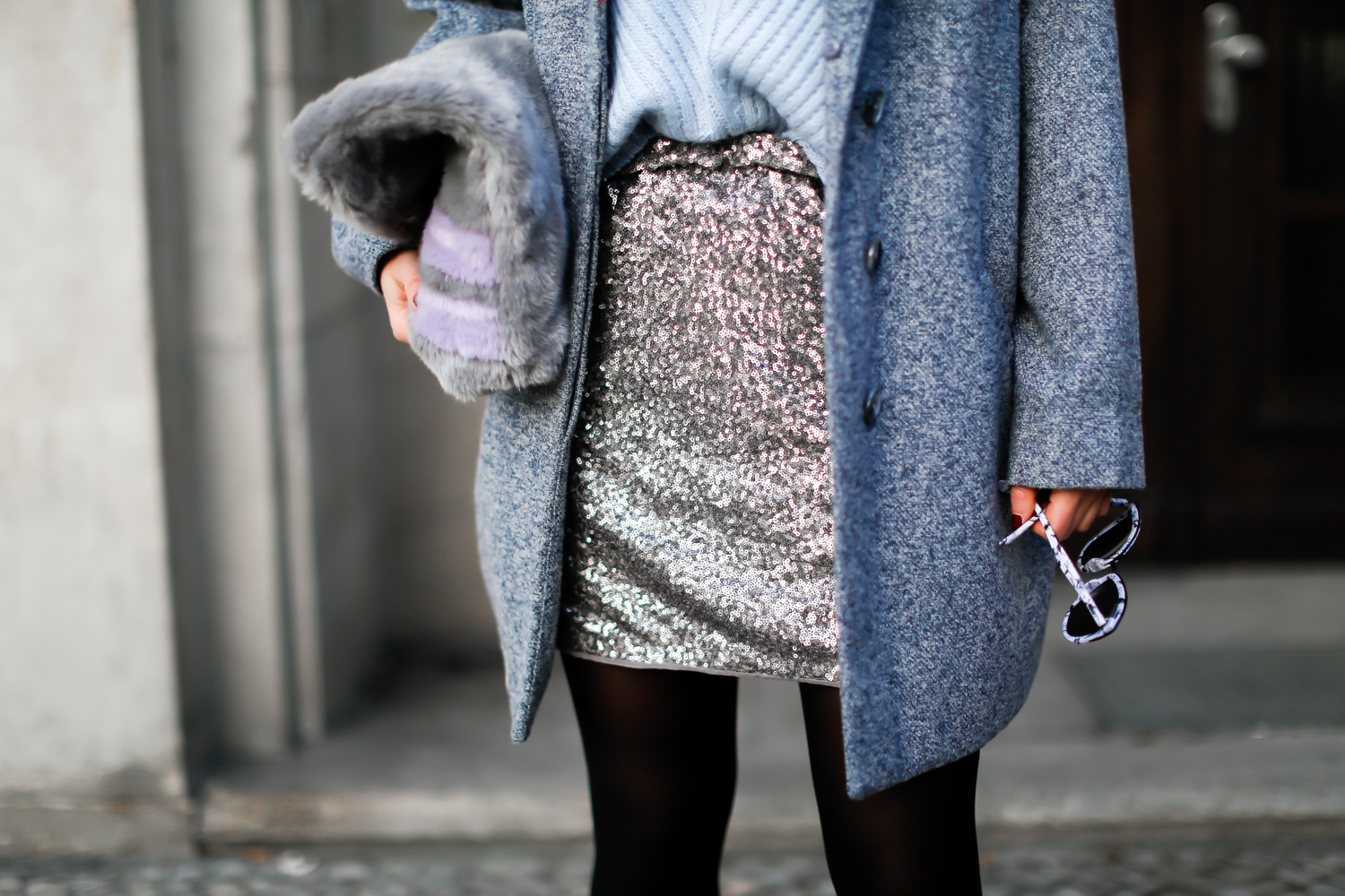 casual everyday look with sequins Sequin Mini Skirt minirock pailletten esprit kombinieren winterlook chic mango blogger modeblog berlin samieze