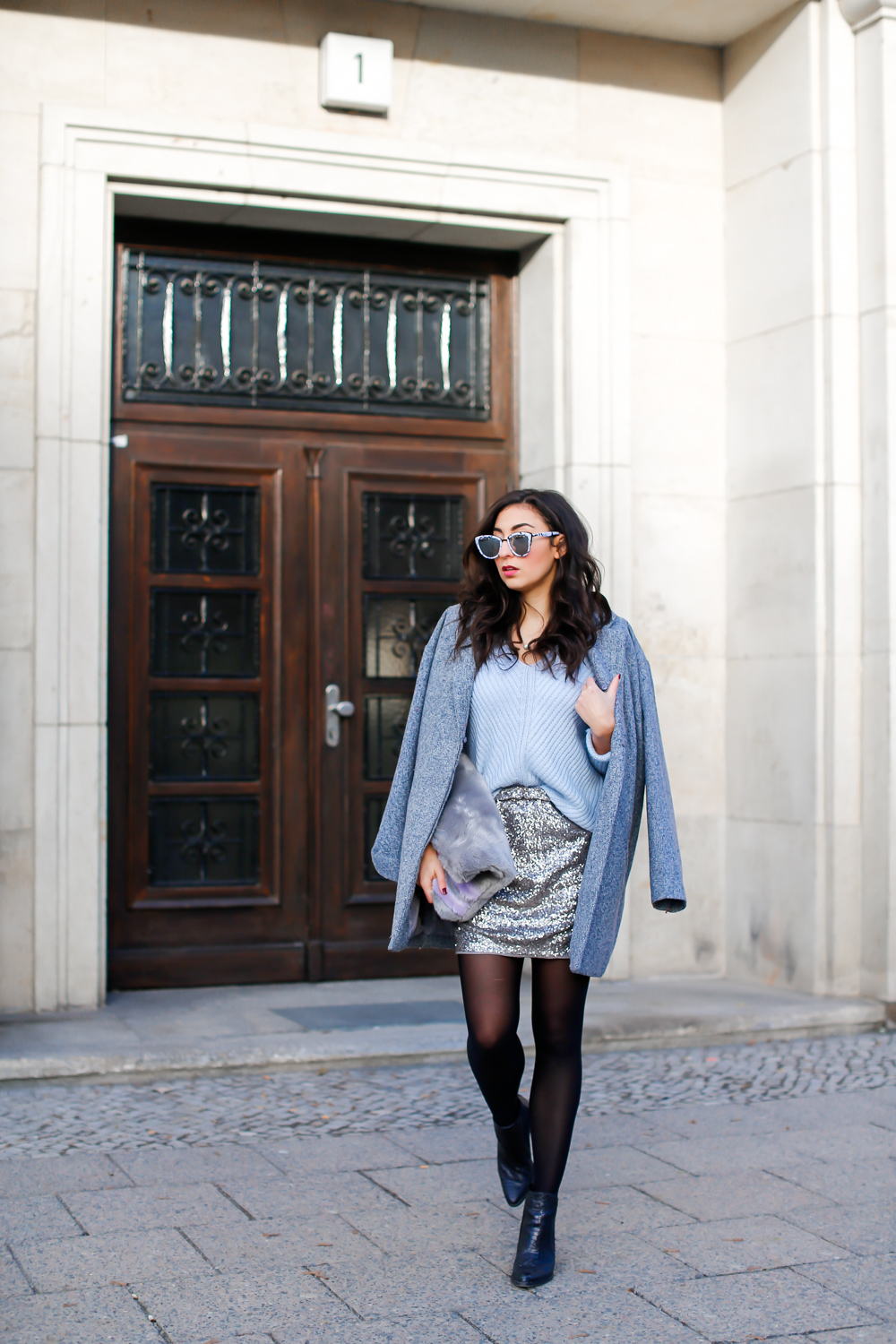 casual everyday look with sequins Sequin Mini Skirt minirock pailletten esprit kombinieren winterlook chic  mango blogger modeblog berlin samieze