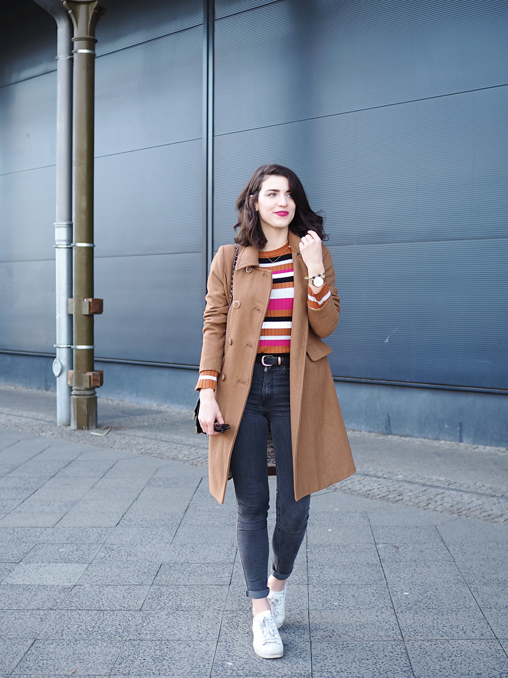 brown stripes about you edited streetstyle berlin blog samieze look how to wear brown denim casual shaping jeans H&M cookbook asos adidas superstar sneakers spring winter 2017 trends