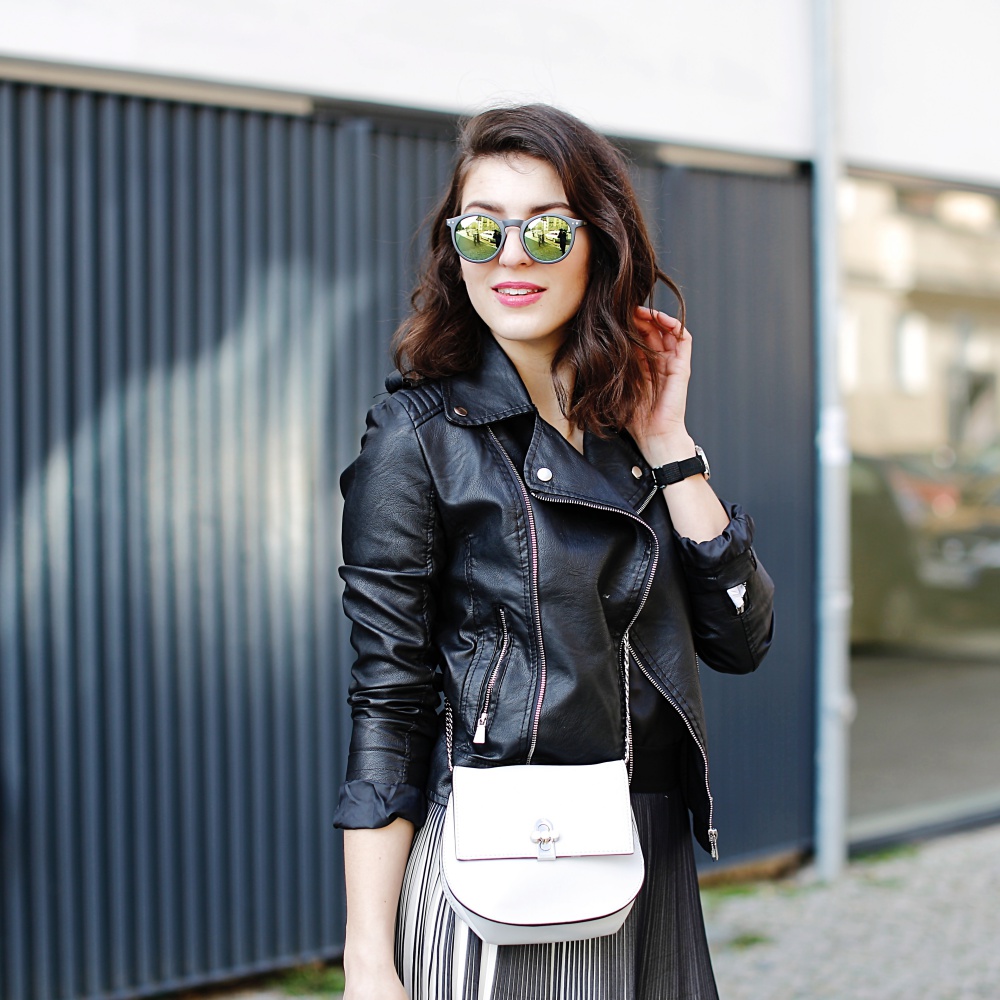leather and lace loavies camisole biker jacket  casual chic streetstyle berlin blog inspiration trend midi skirt pleated pleats object glasses mirrored shades blog fashion look samieze berlin