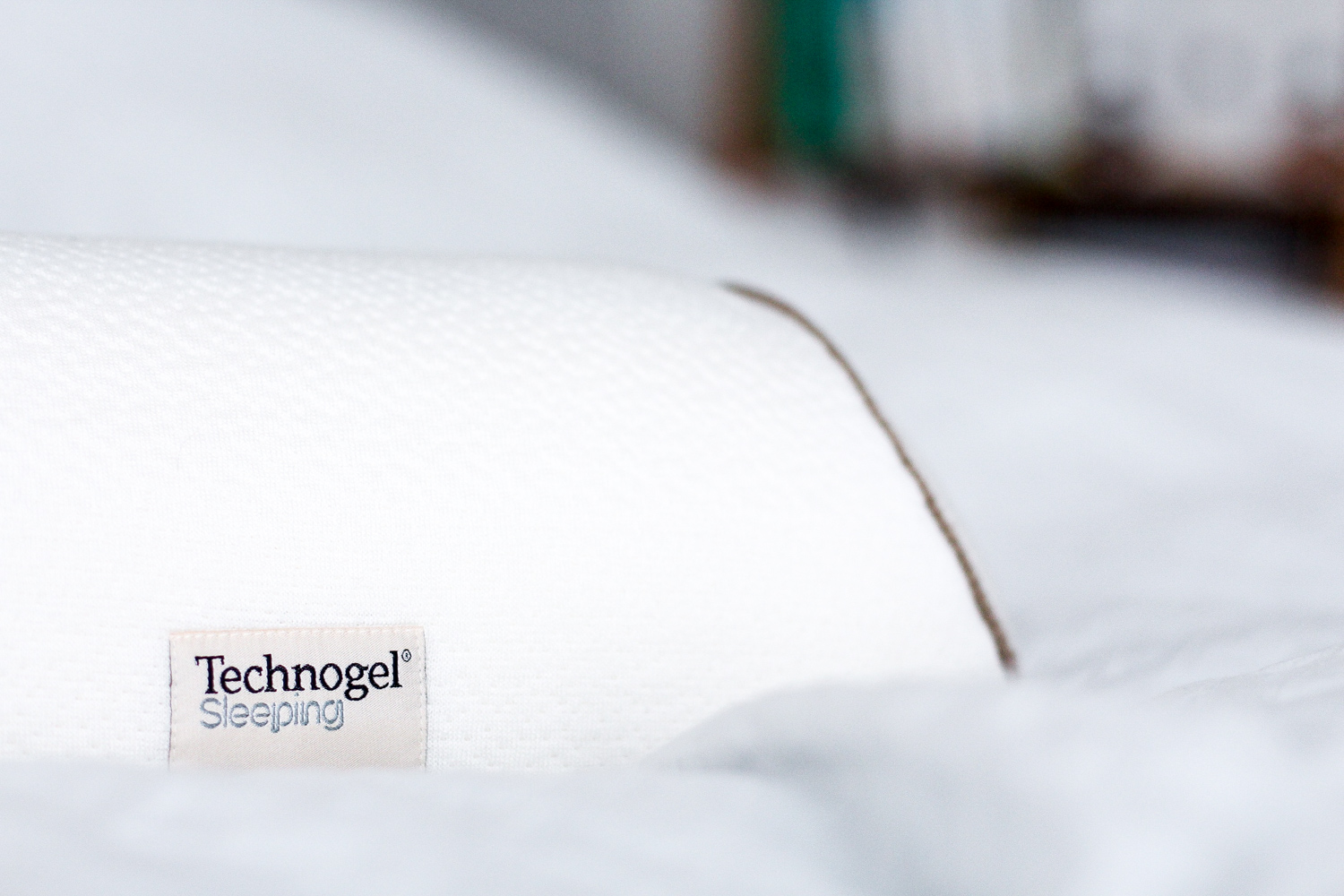 technogel sleeping experience anatomic high pillow test review berlin samieze berlin_-9
