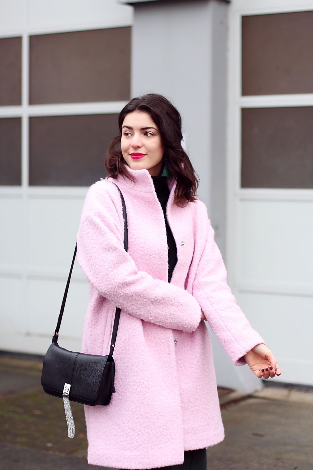 pink and green asos wool dress coat statement earrings fashionblog berlin samieze fashion week winter trend 2018 streetstyle inspiration 