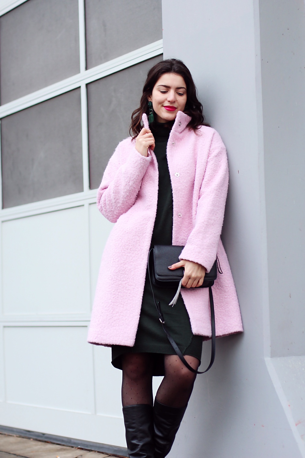 pink and green asos wool dress coat statement earrings fashionblog berlin samieze fashion week winter trend 2018 streetstyle inspiration 