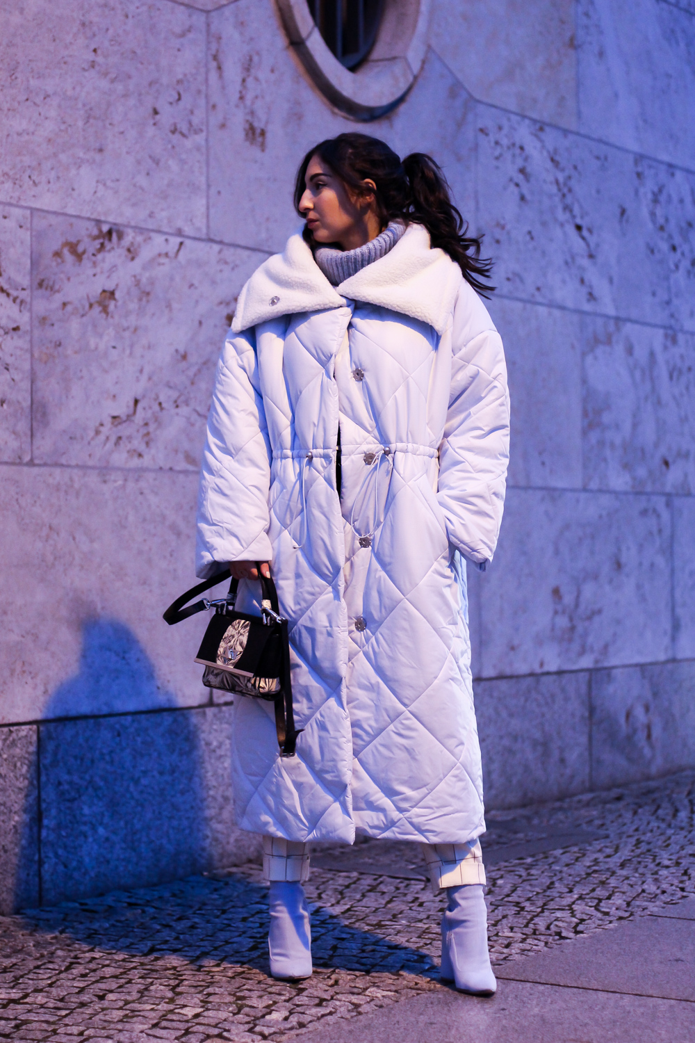 blue puffer jacket oversize feminine woman style winter coat fashion week berlin inspiration streetstyle mode blog samieze-2