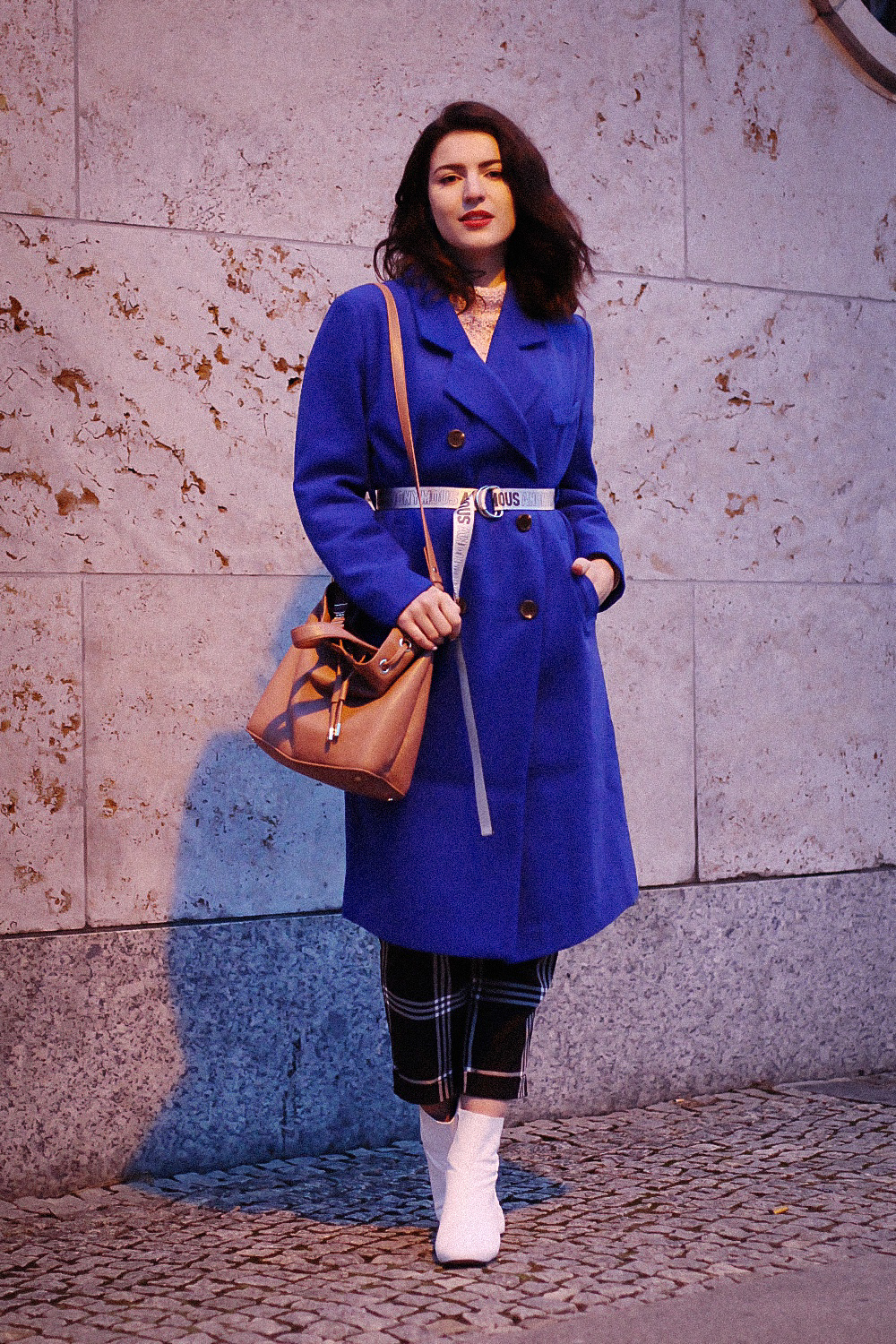 fashion week berlin blue bleted coat asos bucket bag aigner