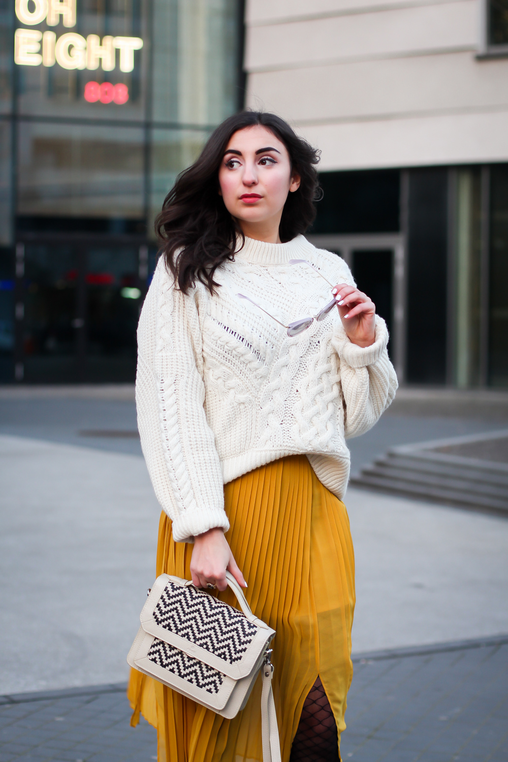 yellow midi skirt white knitted sweater adax bag white boots scarosso streetstyle modeblog berlin fashionblog samieze winterlook
