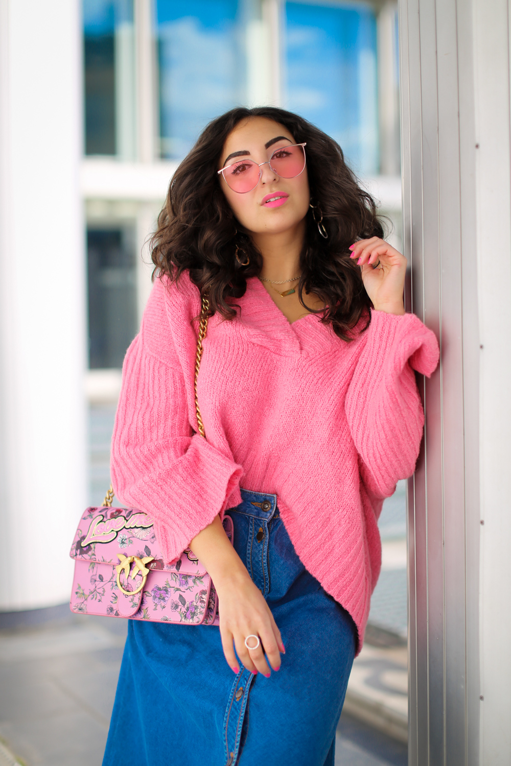 Pink Sweater and Denim Skirt midiskirt blue white boots spring style pinko flower bag preppy retro pink sunglasses berlin blog samieze-8