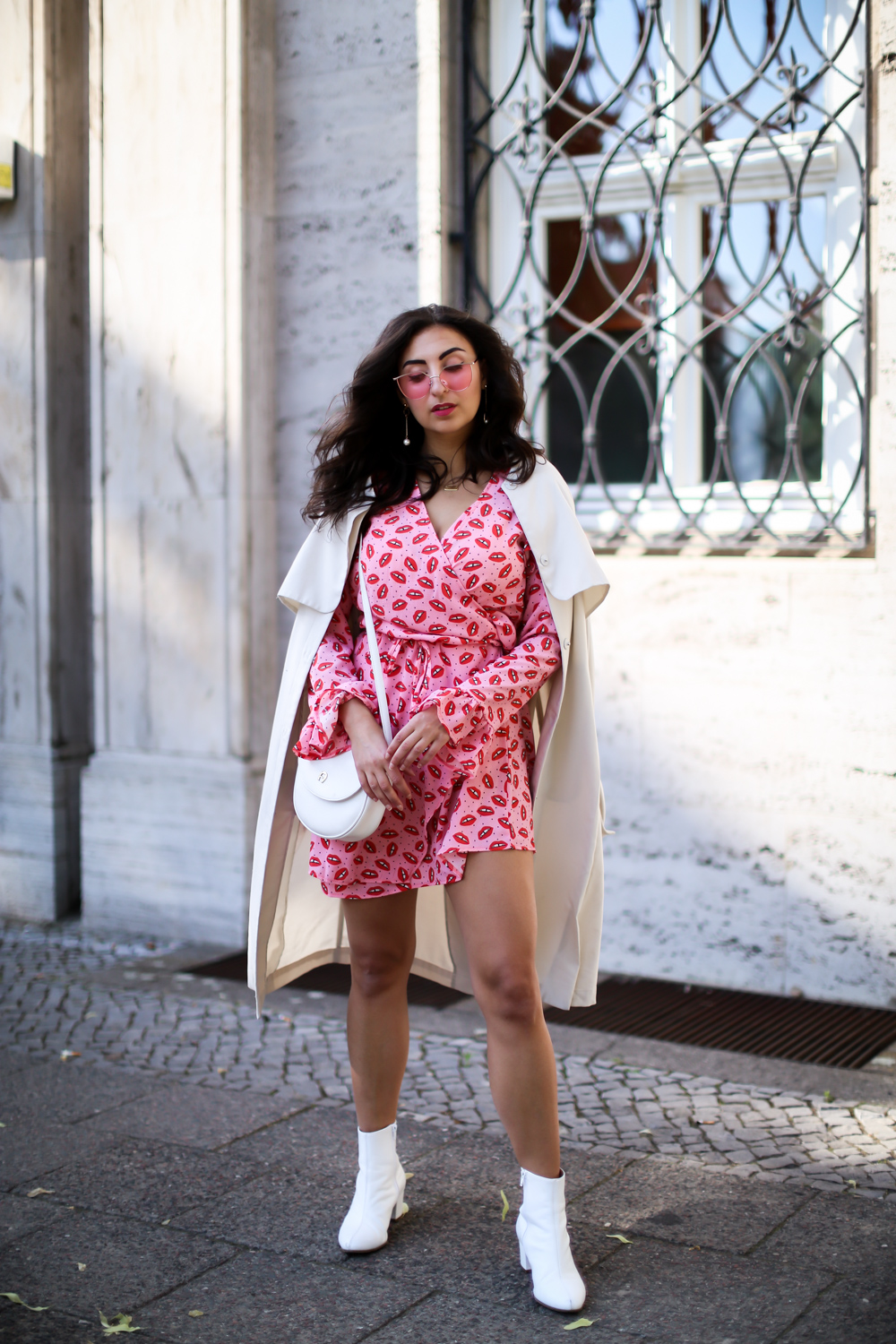 loavies wrap dress pink white scarosso boots trench coat hm white aigner bag preppy party summer look streetstyle fashion modeblog berlin blog samieze
