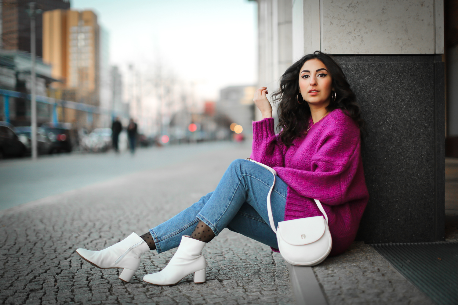 Oversize Sweater and Mom Jeans white boots casual spring style samieze winter look frühling fashionblog berlin-11