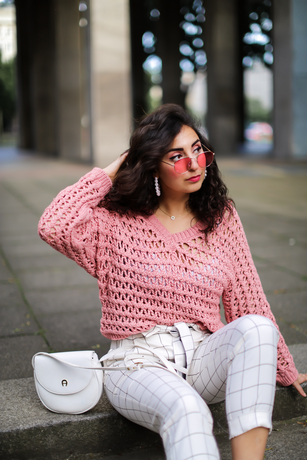 chiquelle pink sweater white pants mango chic summer look pantoletten stylen 2019 frühlingslook fashionblog modeblog berlin-11