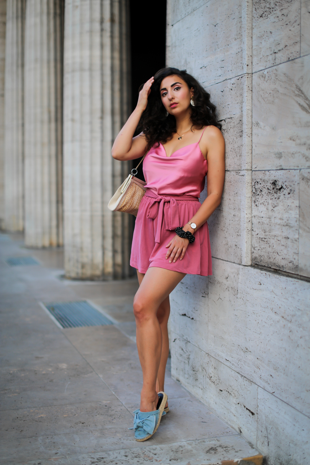 pink shorts and slip top anna luisa jewelry chic summerlook sommeroutfit preppy fashionblog modeblog berlin-9