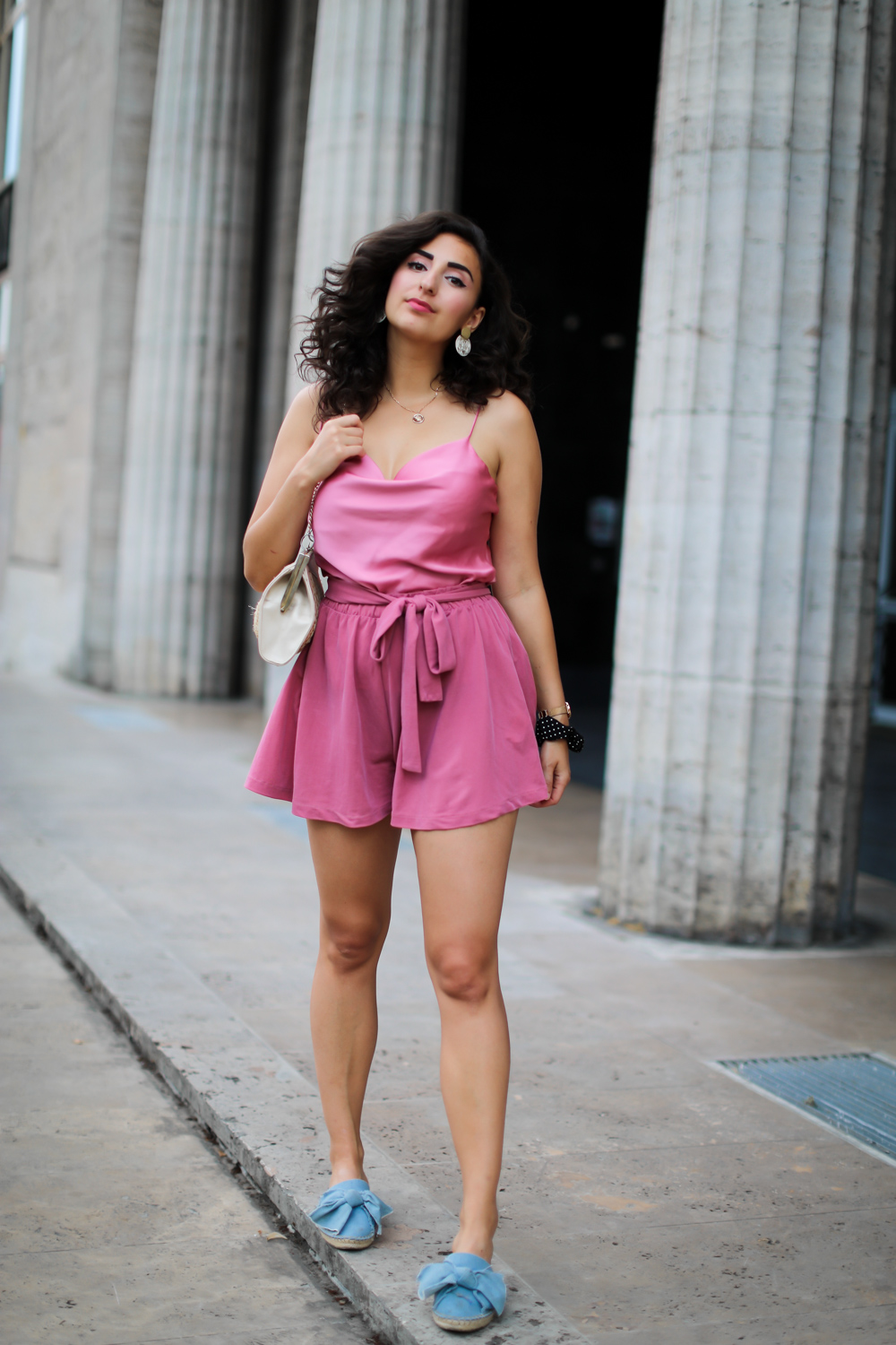 pink shorts and slip top anna luisa jewelry chic summerlook sommeroutfit preppy fashionblog modeblog berlin-9