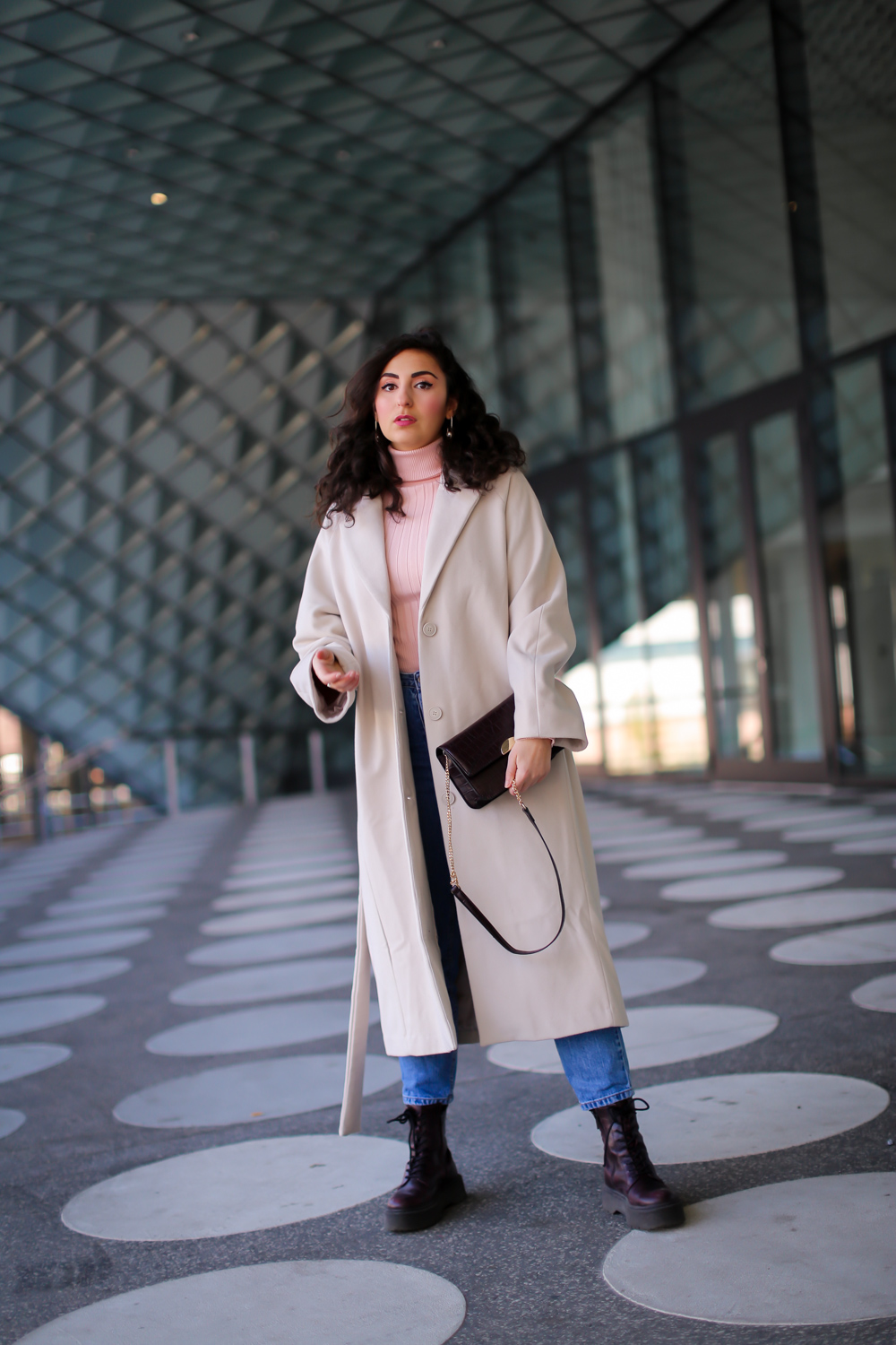 mom jeans white weekday wool coat casual spring outfit samieze modeblog spring style 2020 berlin