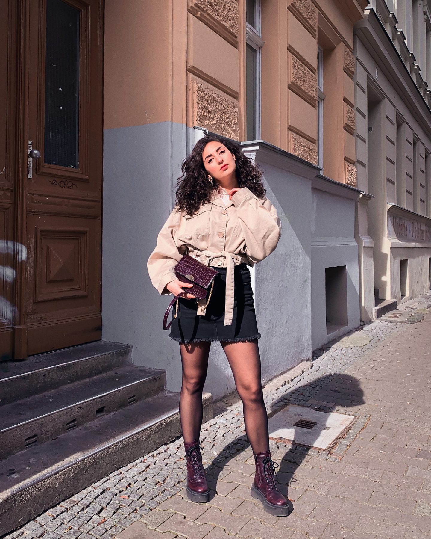 Spring Outfit Inspiration 2020 Fashion Blog berlin Zara Leather Skirt Puff Sleeves hm circle mini