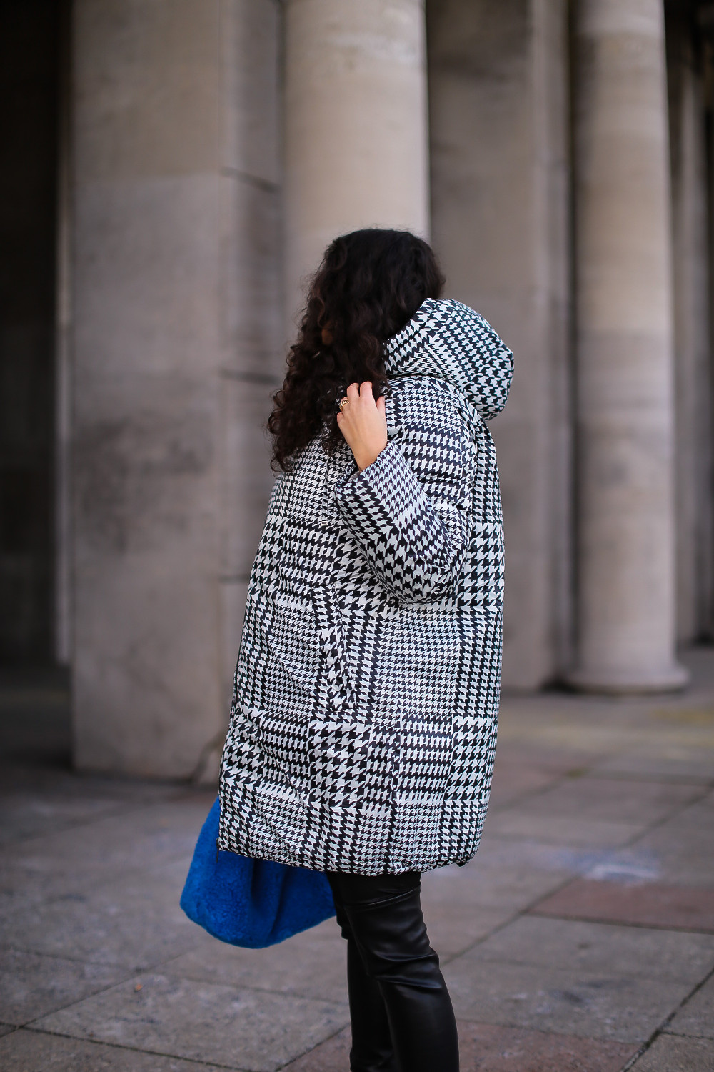 benetton oversized pufferjacket outfit puffercoat look winter blogger 2021 samieze