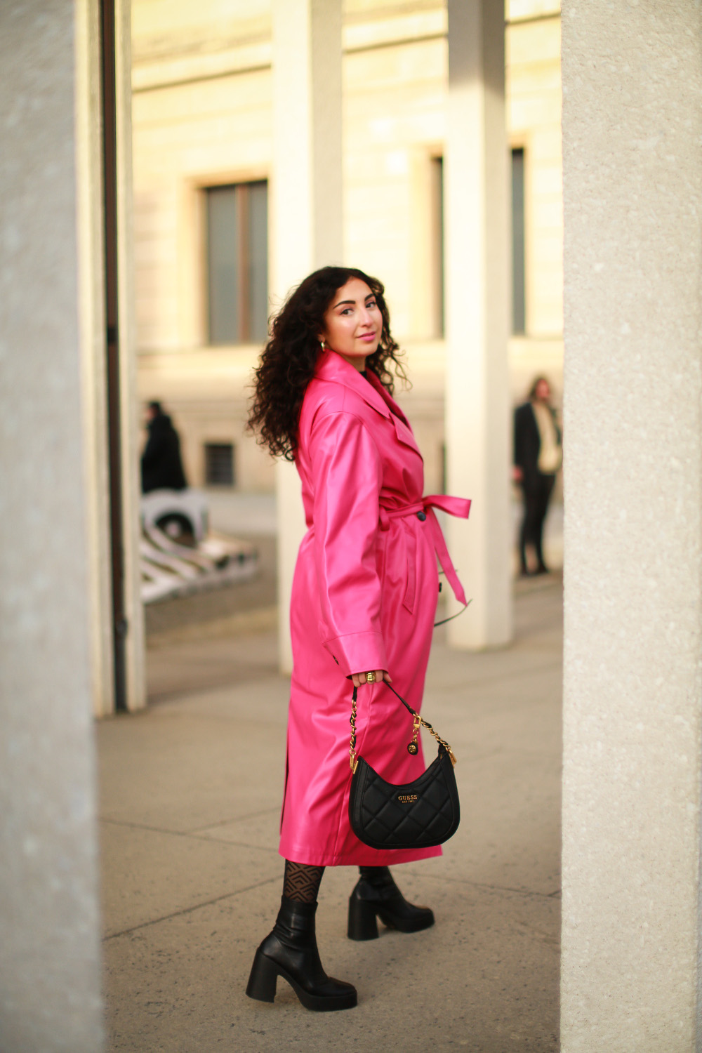 pink leather coat nakd pu trenchcoat samieze fashion blog outfit streetstyle berlin modeblog